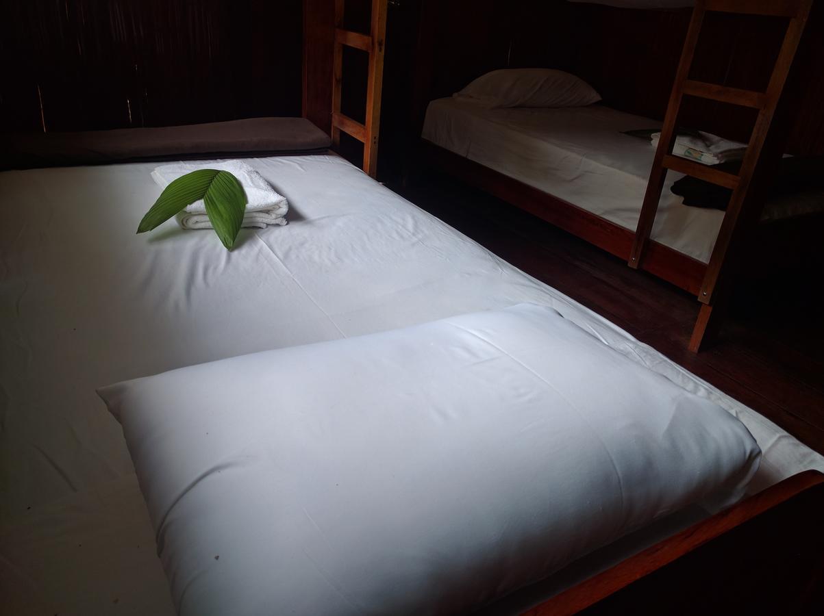 Green Forest Ecolodge Puerto Montufar Buitenkant foto