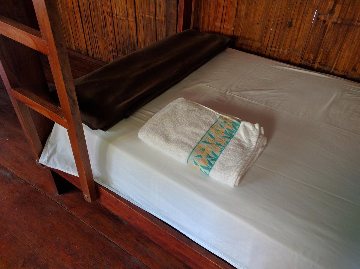 Green Forest Ecolodge Puerto Montufar Buitenkant foto